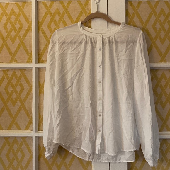Light summery blouse! Perfect for hot weather! - Picture 1 of 5